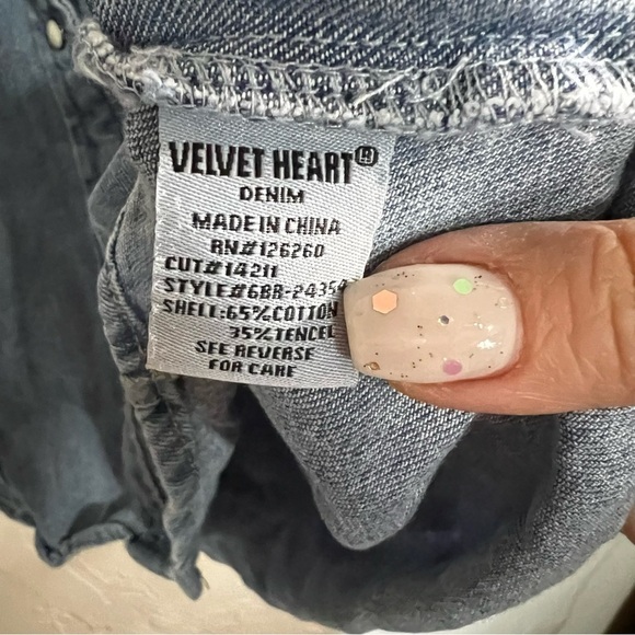 Velvet Heart Raquel Western Pearl Button Down Denim Top - Picture 6 of 7